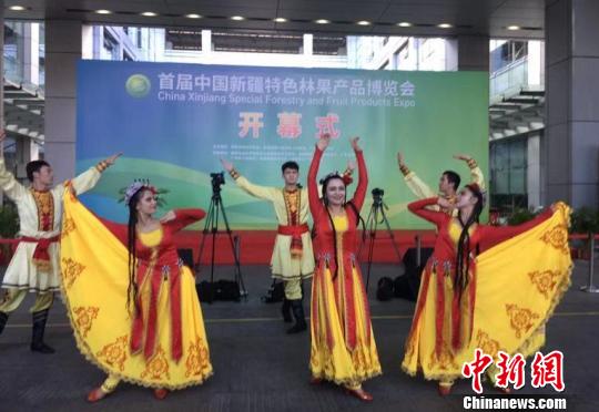 开幕式上的表演 卢育辛 摄